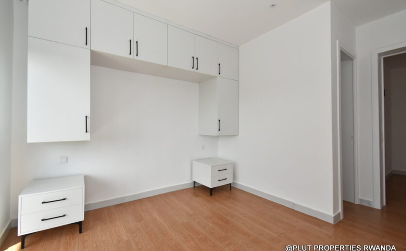 unfurnished house in Rebero for rent plut properties (13)