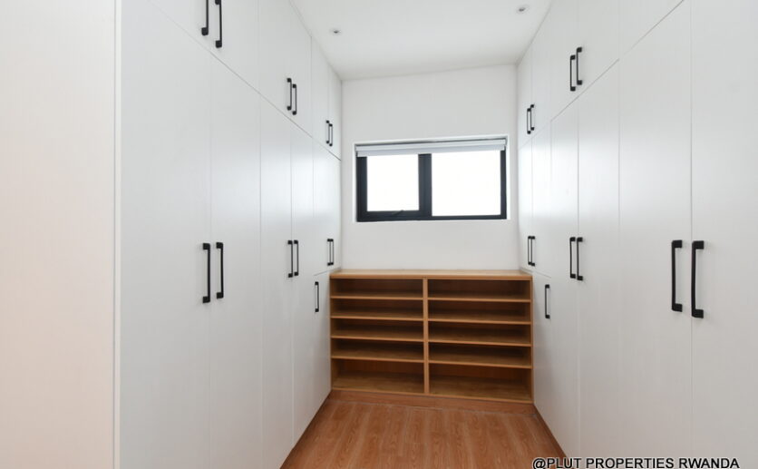 unfurnished house in Rebero for rent plut properties (17)