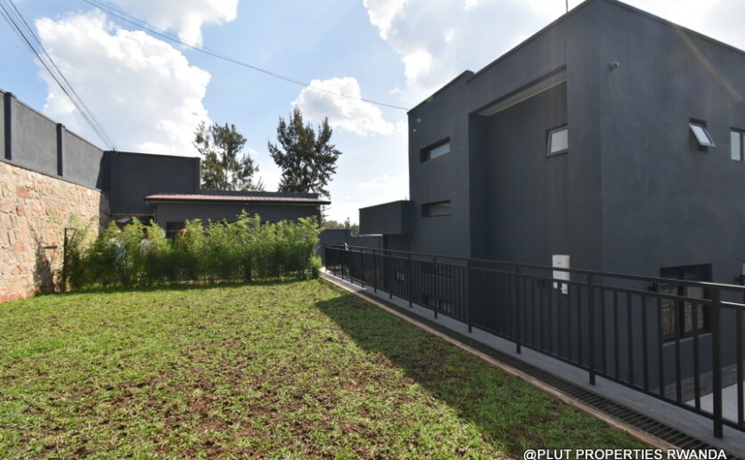 unfurnished house in Rebero for rent plut properties (2)