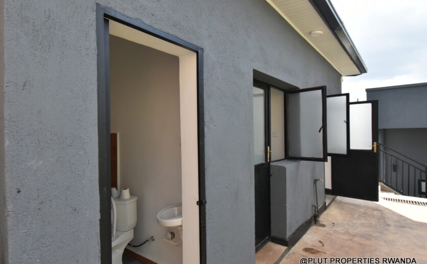 unfurnished house in Rebero for rent plut properties (3)