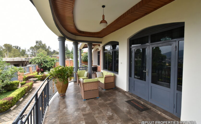 4 spacious rooms in Rebero Kigali plut properties (11)