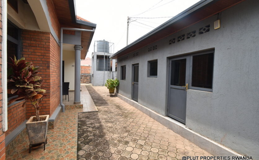 4 spacious rooms in Rebero Kigali plut properties (16)
