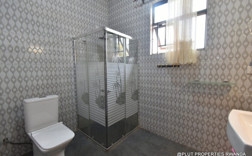 4 spacious rooms in Rebero Kigali plut properties (8)