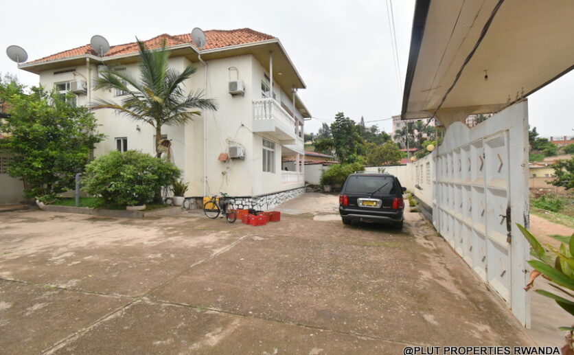 Big house for rent in Nyarutarama Kigali Plut properties (9)