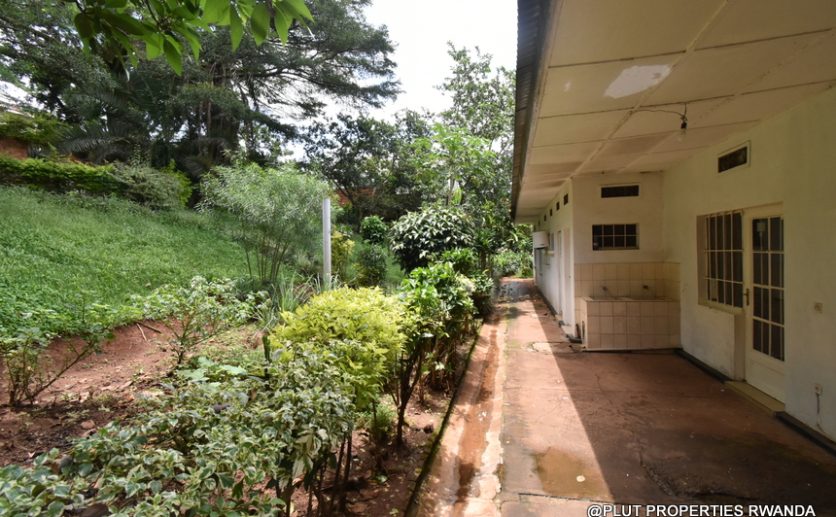 House for rent in Kiyovu plut propeeties (12)