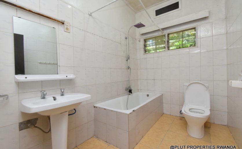 House for rent in Kiyovu plut propeeties (13)