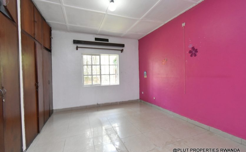 House for rent in Kiyovu plut propeeties (14)