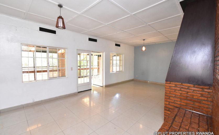 House for rent in Kiyovu plut propeeties (2)