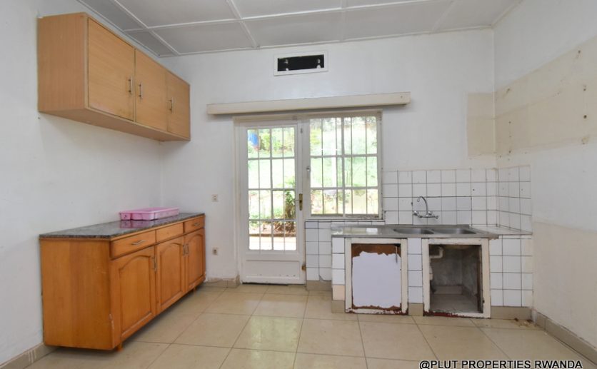 House for rent in Kiyovu plut propeeties (5)