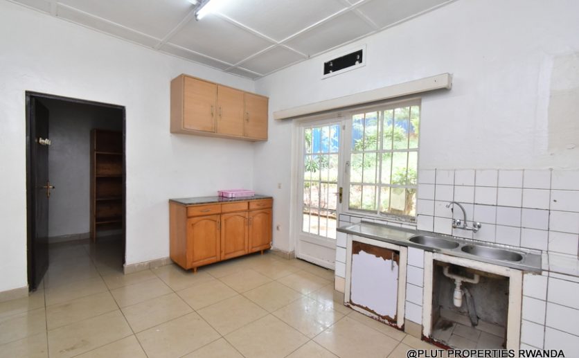 House for rent in Kiyovu plut propeeties (6)