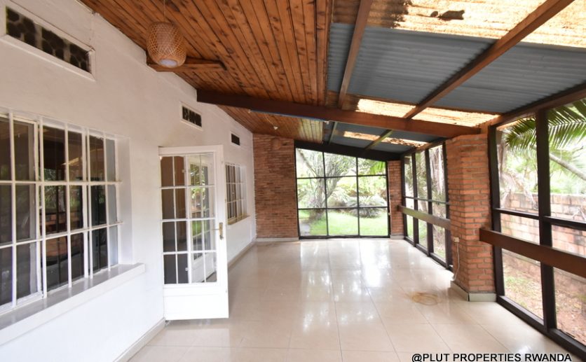 House for rent in Kiyovu plut propeeties (7)