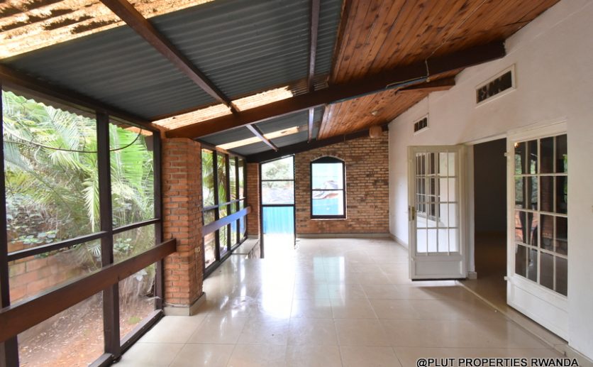 House for rent in Kiyovu plut propeeties (8)