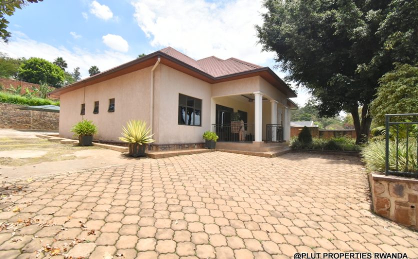 unfurnished house for rent in Kacyiru plut properties (15)