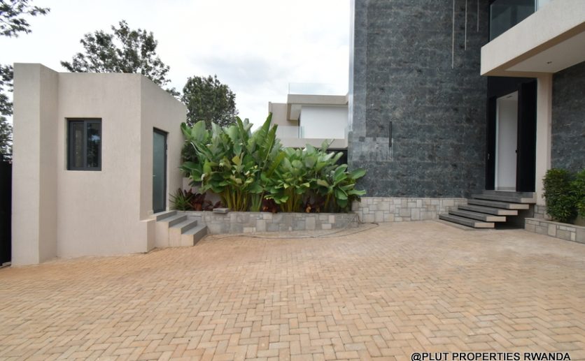 Beautiful villa for sale plut properties (1)