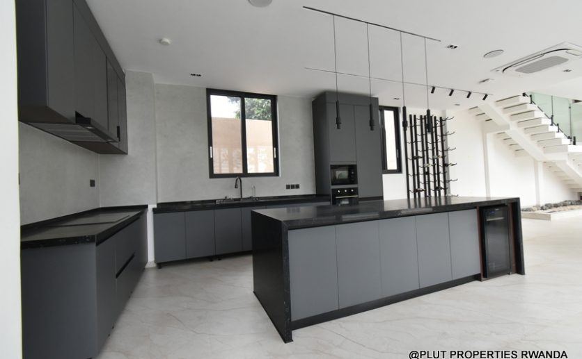 Beautiful villa for sale plut properties (10)