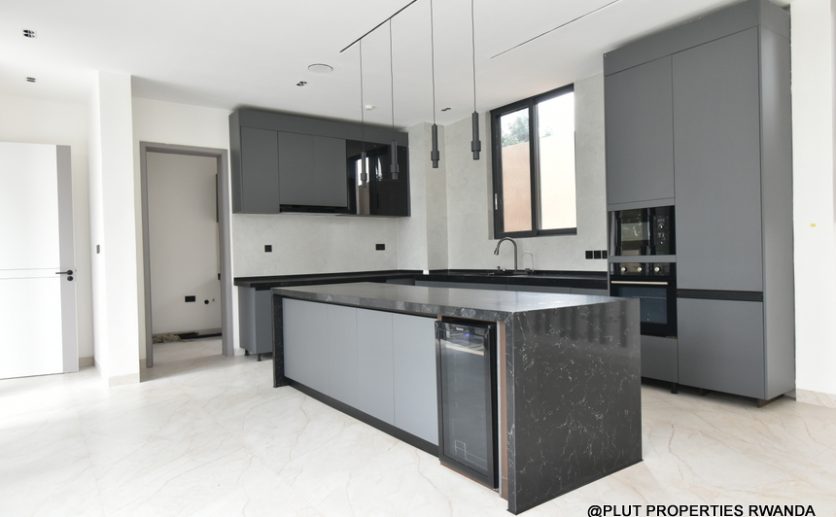 Beautiful villa for sale plut properties (9)