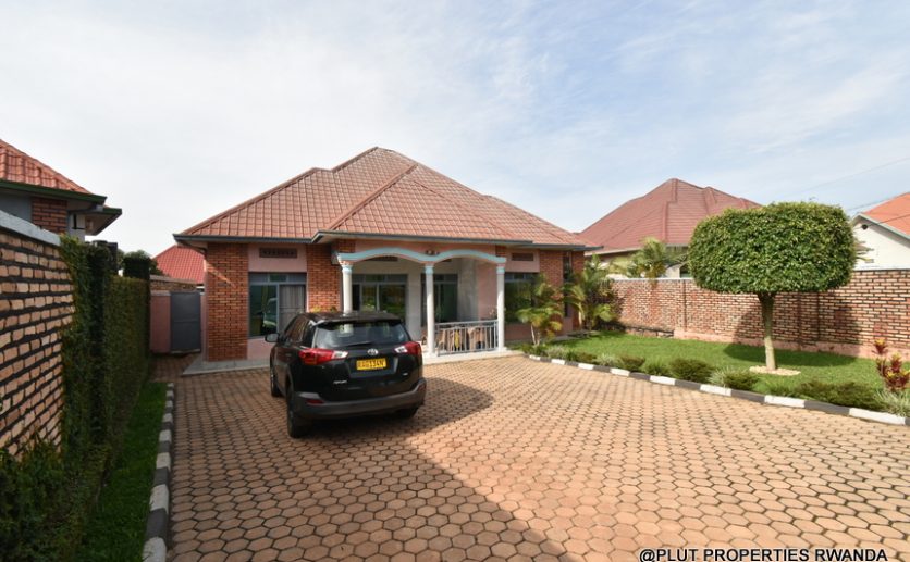 House for rent in Kanombe plut properties (2)