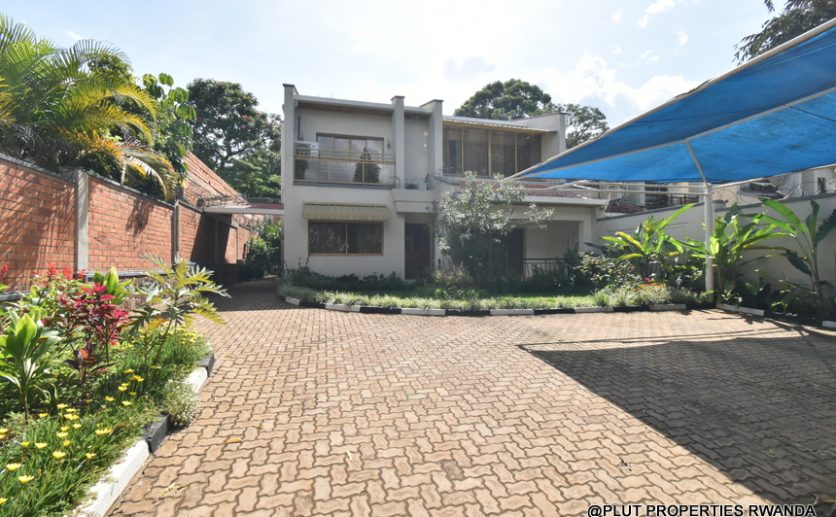 House for rent in Kiyovu plut properties (13)