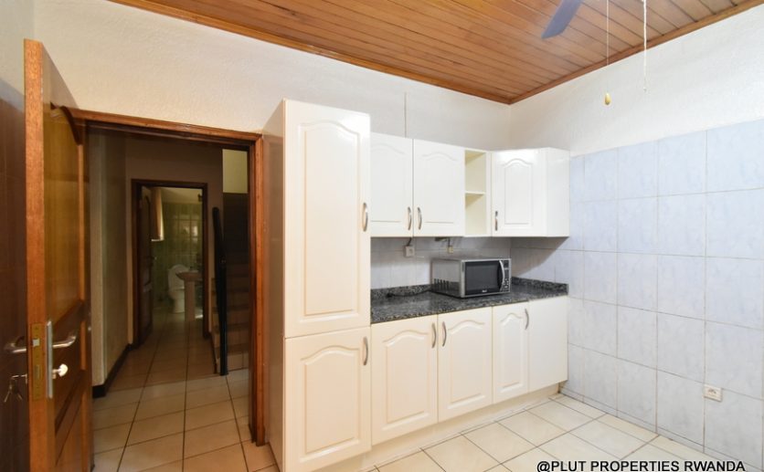 House for rent in Kiyovu plut properties (16)