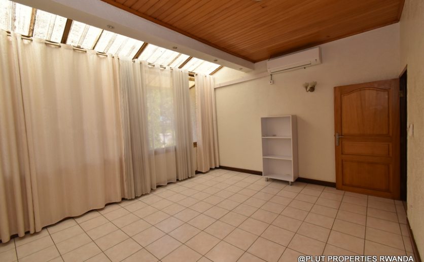 House for rent in Kiyovu plut properties (6)