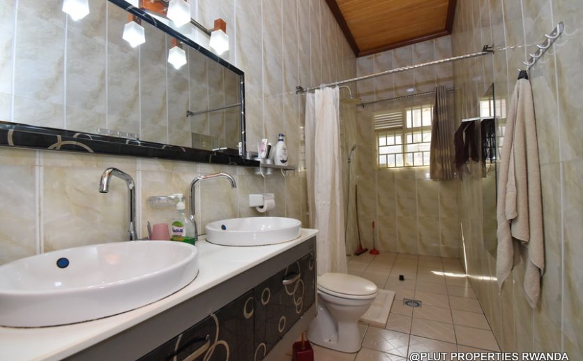 5 bedrooms in Kicukiro for rent plut properties (12)