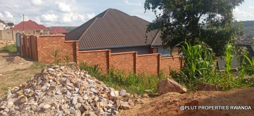 Big plot for sale in Ruyenzi plut properties (2)