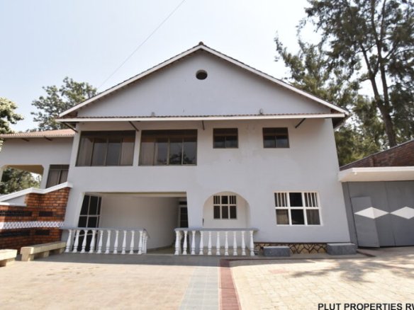 10 Big rooms for rent in Kacyiru.