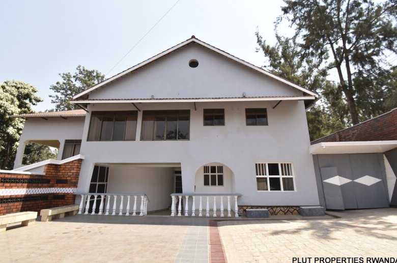 10 Big rooms for rent in Kacyiru.
