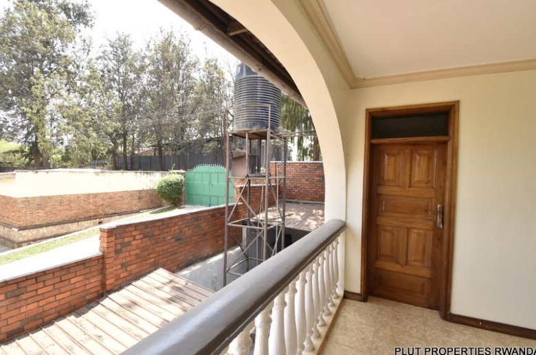 10 Big rooms for rent in Kacyiru.