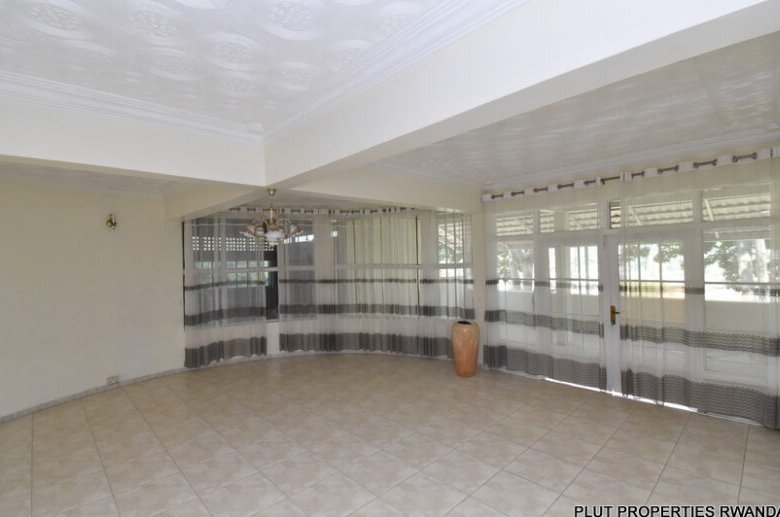 10 Big rooms for rent in Kacyiru.