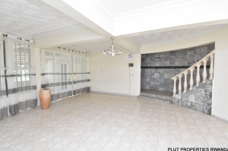 10 Big rooms for rent in Kacyiru.