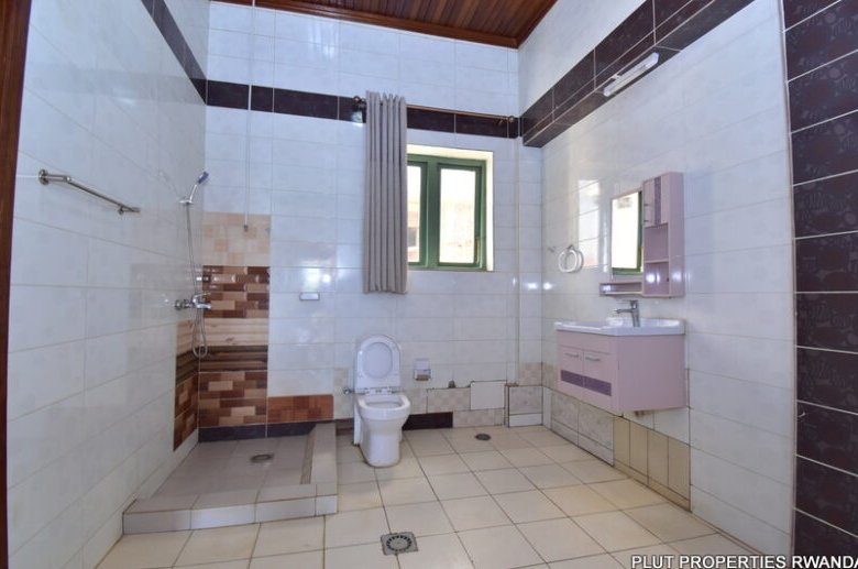 2 houses for sale in Kibagabaga.