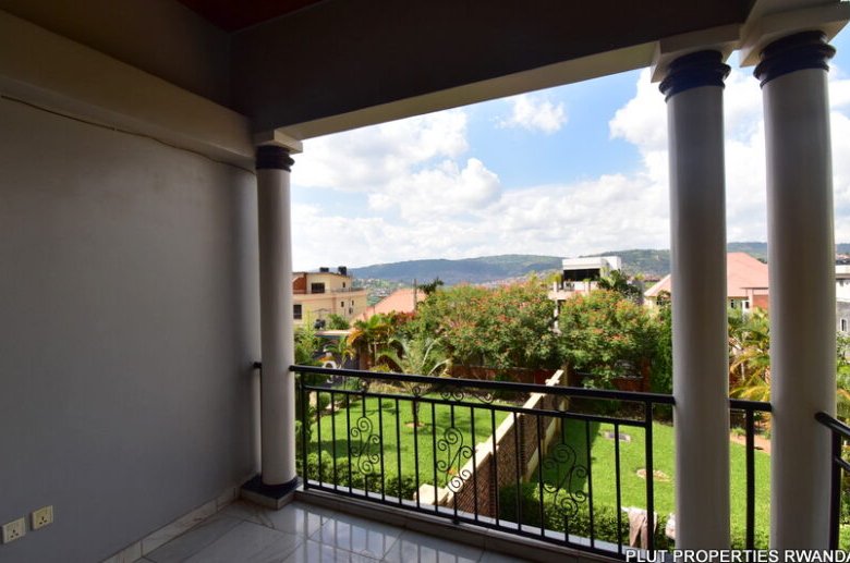 2 houses for sale in Kibagabaga.