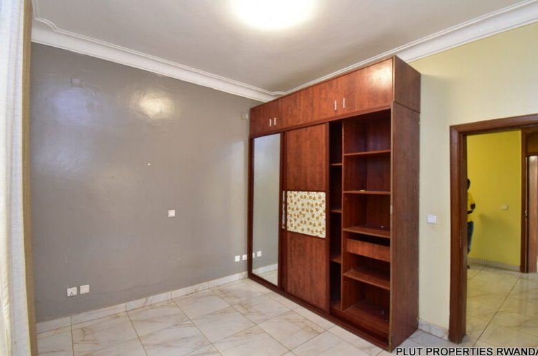 2 houses for sale in Kibagabaga.