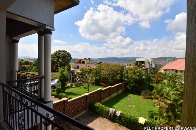 2 houses for sale in Kibagabaga.