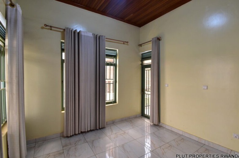 2 houses for sale in Kibagabaga.