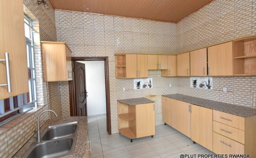 4 bedrooms house for rent in Kicukiro