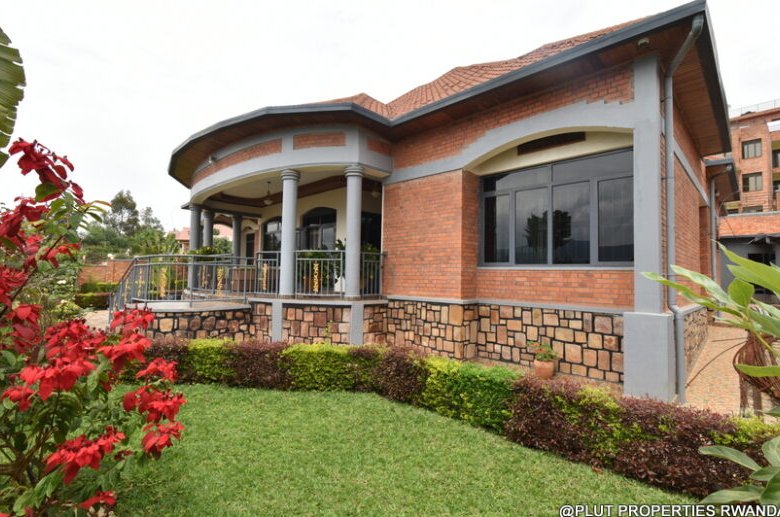 4 spacious bedrooms for rent in Rebero