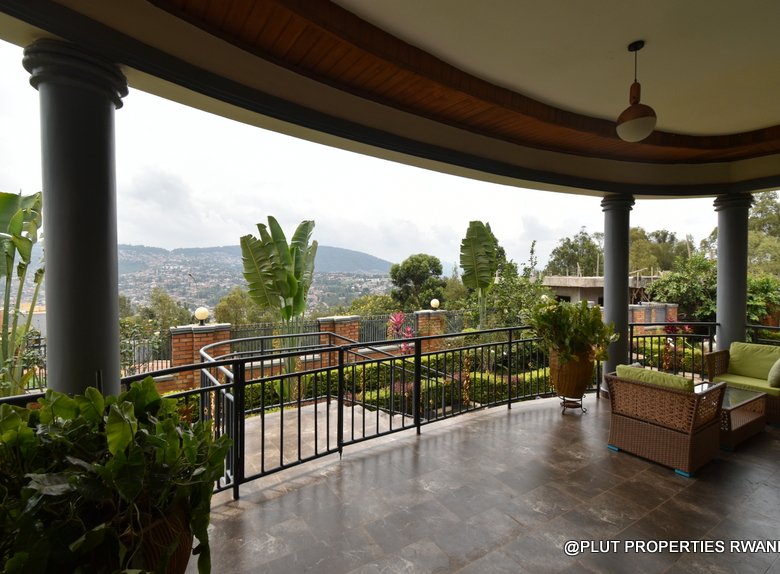 4 spacious bedrooms for rent in Rebero
