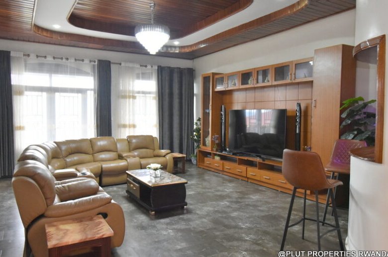 4 spacious bedrooms for rent in Rebero