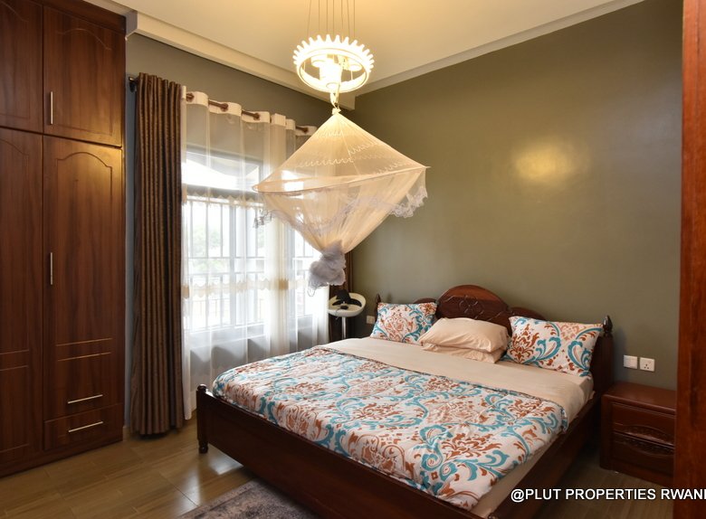 4 spacious bedrooms for rent in Rebero