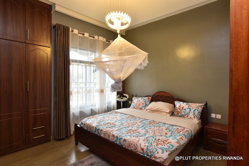 4 spacious bedrooms for rent in Rebero