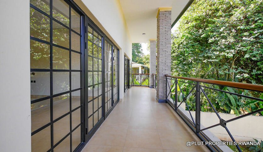 Beautiful 4- Unfurnished Bedrooms in Kiyovu 