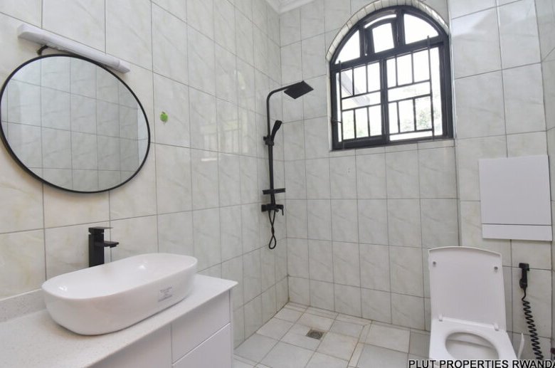 Beautiful house for rent in Kinyinya