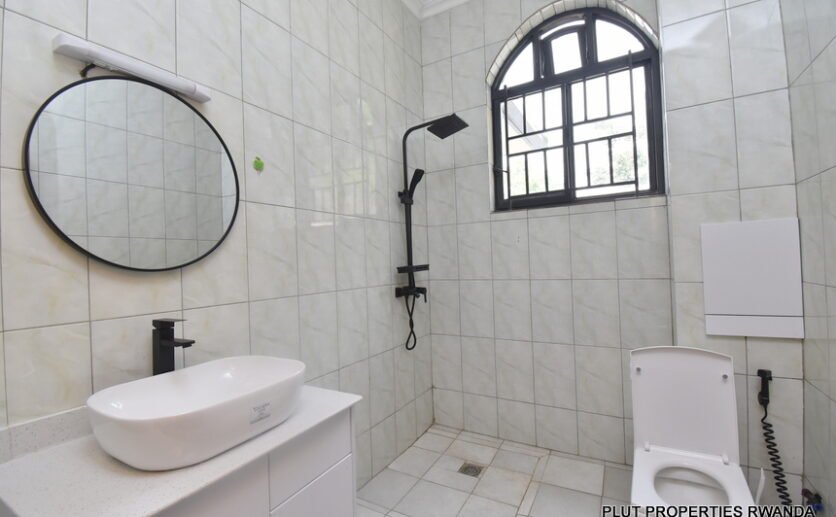 Beautiful house for rent in Kinyinya