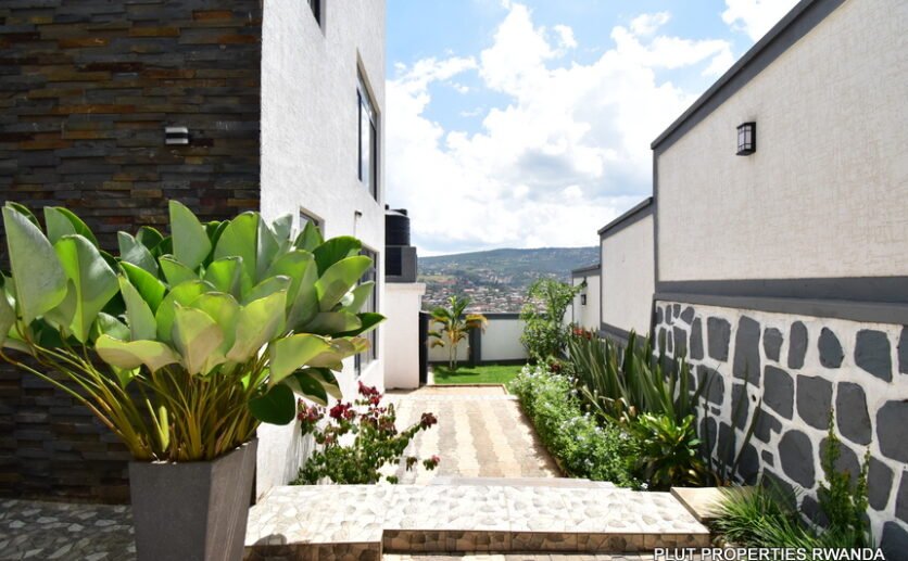 Beautiful House for Rent in Rebero