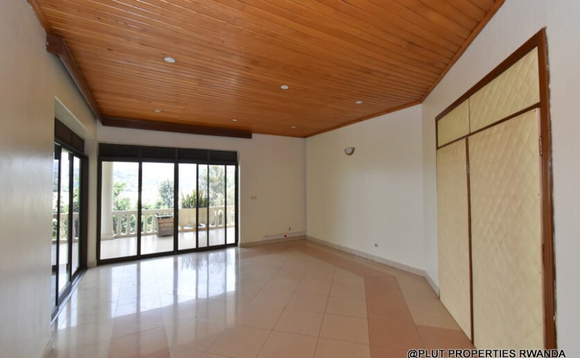 Big house for rent in Nyarutarama