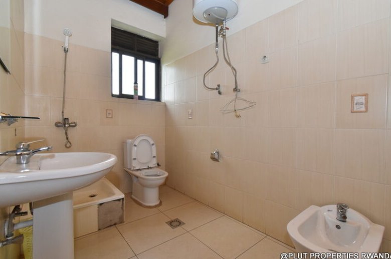 Big house for rent in Nyarutarama