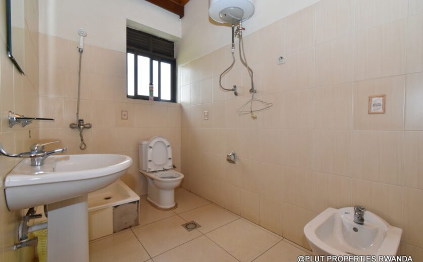 Big house for rent in Nyarutarama