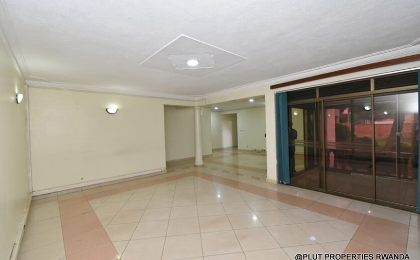 Big house for rent in Nyarutarama